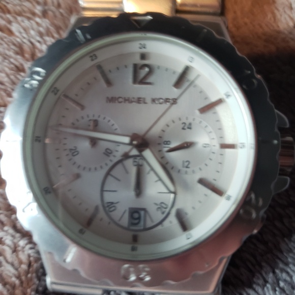 Michael Kors Watch - Picture 2 of 5
